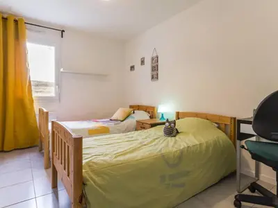 Un ou plusieurs lits dans un hébergement de l'établissement Maison contemporaine à Nozay avec jardin clos, proche Nantes : 3 chambres, Wi-Fi, garage vélos/motos - FR-1-306-1178