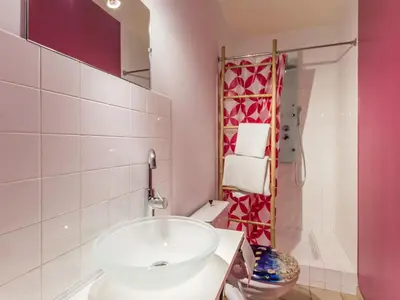 Salle de bains dans l'établissement Maison de pêcheurs avec terrasse en bord de Loire, wifi, vélos et équipé bébé - FR-1-306-1177