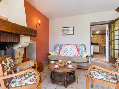 Coin salon dans l'établissement Maison de pêcheurs avec terrasse en bord de Loire, wifi, vélos et équipé bébé - FR-1-306-1177
