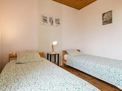 Un ou plusieurs lits dans un hébergement de l'établissement Charmante maison rénovée, au calme avec jardin, à 20 km de la mer et 35 km de Nantes - FR-1-306-1190