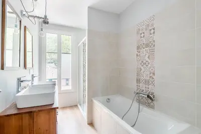 Salle de bains dans l'établissement Maison pour 5 personnes - 500m de la plage