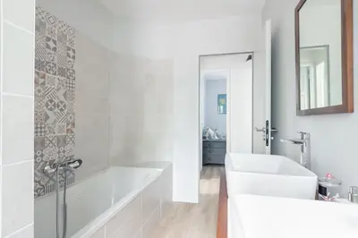 Salle de bains dans l'établissement Maison pour 5 personnes - 500m de la plage