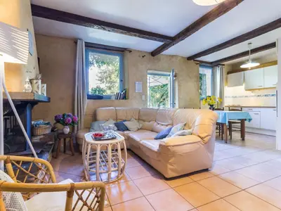Coin salon dans l'établissement Gîte 3 ch. avec jardin clos, proche Nantes, nature et activités extérieures - FR-1-306-1106
