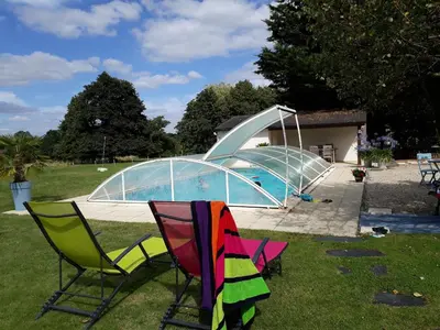 Piscine de l'établissement Maison de charme avec piscine et grand jardin, près d'Ancenis - idéal pour familles et balades - FR-1-306-1151 ou située à proximité