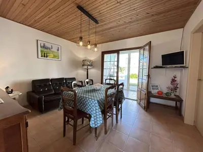 Télévision ou salle de divertissement dans l'établissement Maison 3 pièces près de l'océan, cour privée, tout équipé, 5 couchages - Saint-Jean-de-Monts - FR-1-224C-141