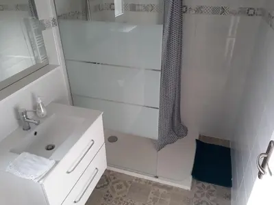 Salle de bains dans l'établissement Gîte de La Ribotière à 15 min du Puy du Fou
