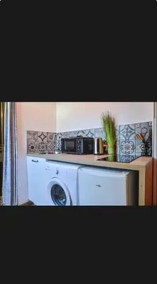 Cuisine ou kitchenette dans l'établissement Velours & Balnéo