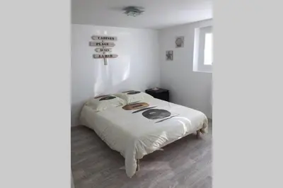 Un ou plusieurs lits dans un hébergement de l'établissement Charmante Maison idéalement située