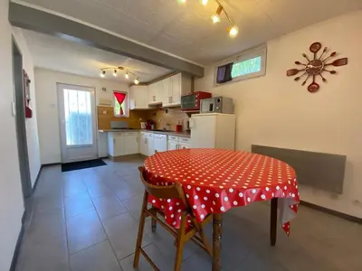 Cuisine ou kitchenette dans l'établissement Maison familiale à Saint-Brevin, plage à 20 min, animaux admis - FR-1-364-98