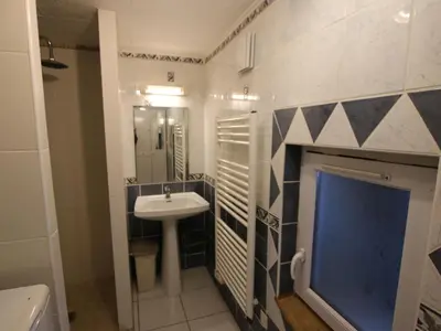 Salle de bains dans l'établissement Maison familiale à Saint-Brevin, plage à 20 min, animaux admis - FR-1-364-98