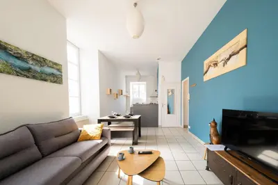 Coin salon dans l'établissement nid douillet 4places 2lits cœur de ville logement Hote-Zen wifi