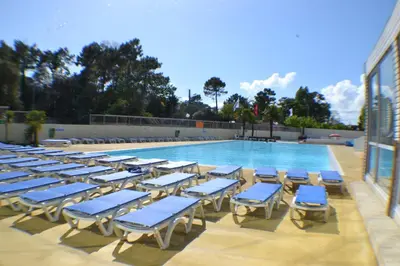 Piscine de l'établissement Le Sherwood - Mobil-Home ou située à proximité