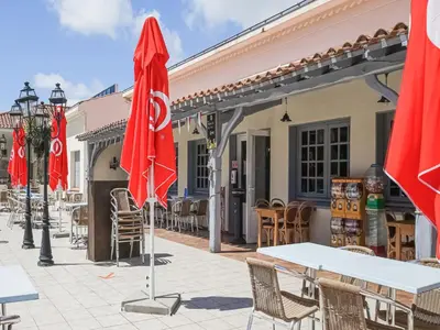 Restaurant ou autre lieu de restauration dans l'établissement Mobile Home with Plancha & Pool Access
