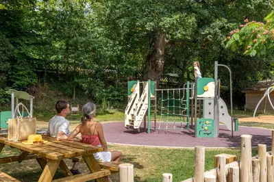 Aire de jeux pour enfants de l'établissement Nantes Camping Le Petit Port