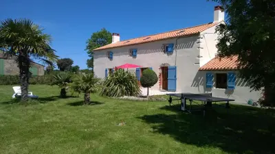 Jardin de l'établissement Corps de ferme spacieux avec grand jardin, 10 personnes