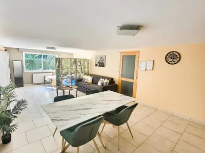 Coin salon dans l'établissement Le Rocher de Bel Air -40m2 -Chaleureux 3 étoiles