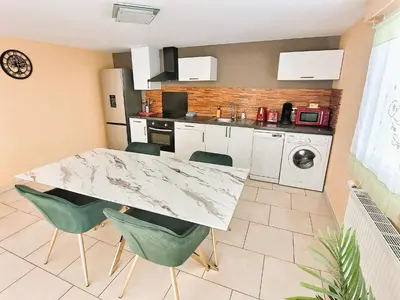 Cuisine ou kitchenette dans l'établissement Le Rocher de Bel Air -40m2 -Chaleureux 3 étoiles