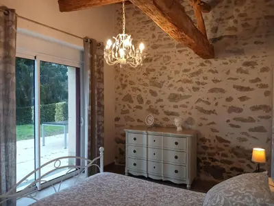 Un ou plusieurs lits dans un hébergement de l'établissement Gîte rénové mitoyen PMR, 3 chambres, terrasse, proche nature - FR-1-426-112
