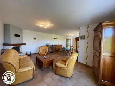 Coin salon dans l'établissement Maison récente avec jardin, 4 chambres, proche mer et commerces à Bouin - FR-1-426-129