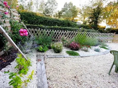 Jardin de l'établissement Gîte authentique avec terrasse, jardin clos et wifi à La Garnache - FR-1-426-140