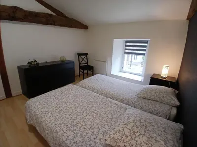 Un ou plusieurs lits dans un hébergement de l'établissement Maison ancienne rénovée avec terrasses, jusqu'à 6 personnes, La Gaubretière - FR-1-426-154