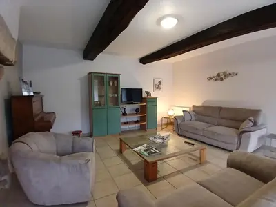 Coin salon dans l'établissement Maison ancienne rénovée avec terrasses, jusqu'à 6 personnes, La Gaubretière - FR-1-426-154
