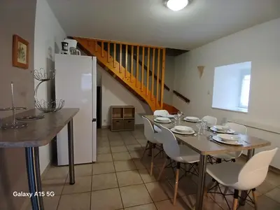 Cuisine ou kitchenette dans l'établissement Maison ancienne rénovée avec terrasses, jusqu'à 6 personnes, La Gaubretière - FR-1-426-154