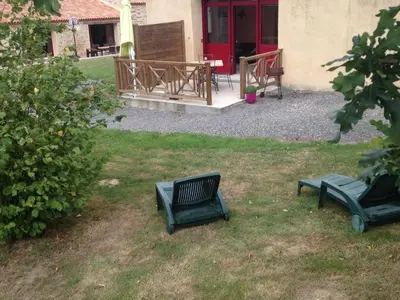 Jardin de l'établissement Charmant gîte en ferme rénovée avec wifi - FR-1-426-457