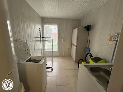 Cuisine ou kitchenette dans l'établissement Maison rénovée à la campagne avec terrasse, connexion Wifi incluse - FR-1-426-288