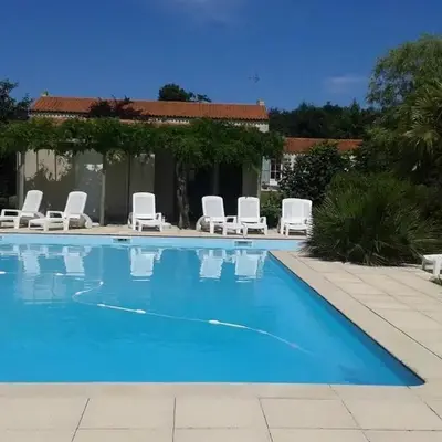 Maison rénovée avec piscine chauffée