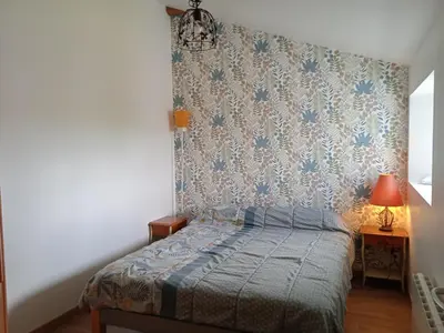 Un ou plusieurs lits dans un hébergement de l'établissement Charmant Gîte Rénové avec Jardin Privé, Cheminée et WiFi à Vairé, Vendée - FR-1-426-411