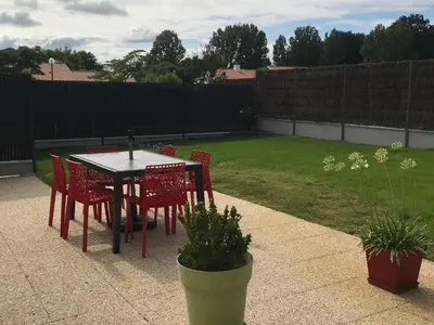 Jardin de l'établissement Maison de charme rénovée avec piscine, spa et proximité des plages vendéennes - FR-1-426-464