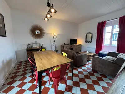 Coin salon dans l'établissement Maison de charme rénovée avec piscine, spa et proximité des plages vendéennes - FR-1-426-464