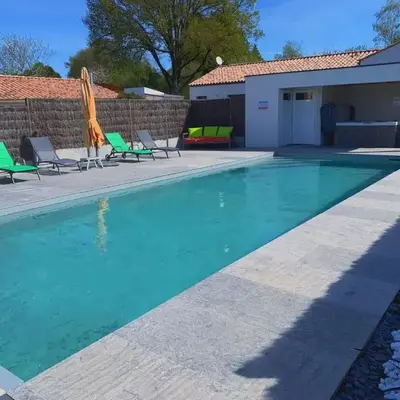 Maison de charme rénovée avec piscine