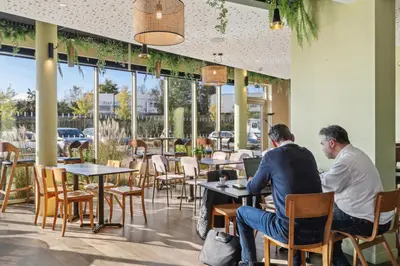 Restaurant ou autre lieu de restauration dans l'établissement Akena Nantes Rezé Aéroport