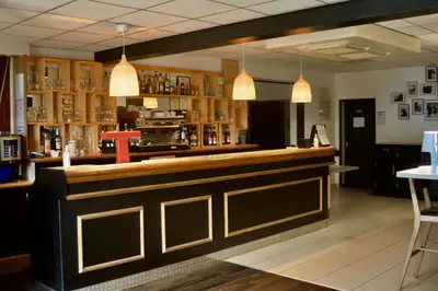 Salon ou bar de l'établissement HOSTEL Les Bois Verts - Les Herbiers
