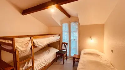 Un ou plusieurs lits dans un hébergement de l'établissement Maison forêt et piscine, les Mas de Vertmarines