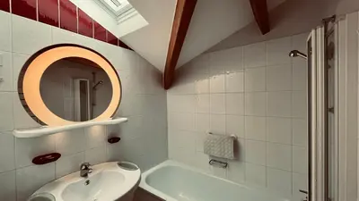 Salle de bains dans l'établissement Maison forêt et piscine, les Mas de Vertmarines
