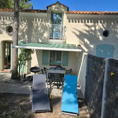 Maison forêt et piscine
