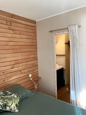 Un ou plusieurs lits dans un hébergement de l'établissement Maison Chiche 4 chambres indépendantes salon cuisine commune