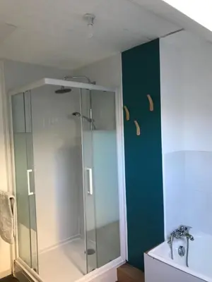 Salle de bains dans l'établissement Maison Chiche 4 chambres indépendantes salon cuisine commune