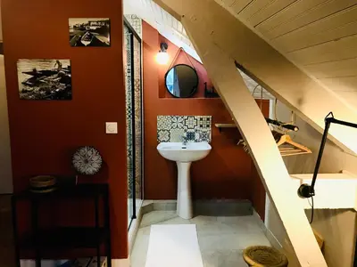 Salle de bains dans l'établissement Maison Chiche 4 chambres indépendantes salon cuisine commune