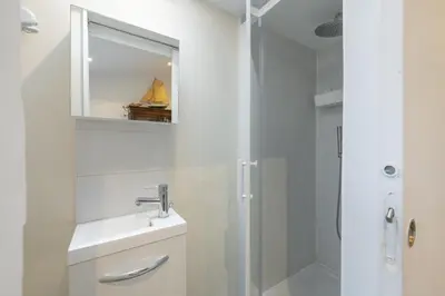 Salle de bains dans l'établissement Côté Jade