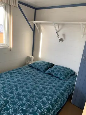 Un ou plusieurs lits dans un hébergement de l'établissement Mobil home climatisé ETANG DE BESSE