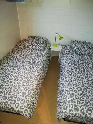 Un ou plusieurs lits dans un hébergement de l'établissement Mobil home climatisé ETANG DE BESSE