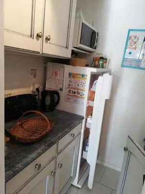Cuisine ou kitchenette dans l'établissement Maison à 100 m de la plage à St Hilaire de Riez