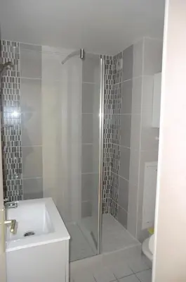 Salle de bains dans l'établissement Appartement en RDC avec terrasse face a la mer