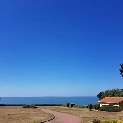 Appartement en RDC avec terrasse face a la mer