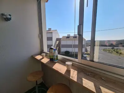 Balcon ou terrasse dans l'établissement Appartement cosy 4 pers, proche plage et commerces, balcon, parking privé - Saint-Hilaire-de-Riez - FR-1-224C-149