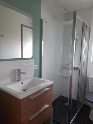 Salle de bains dans l'établissement Gîte 